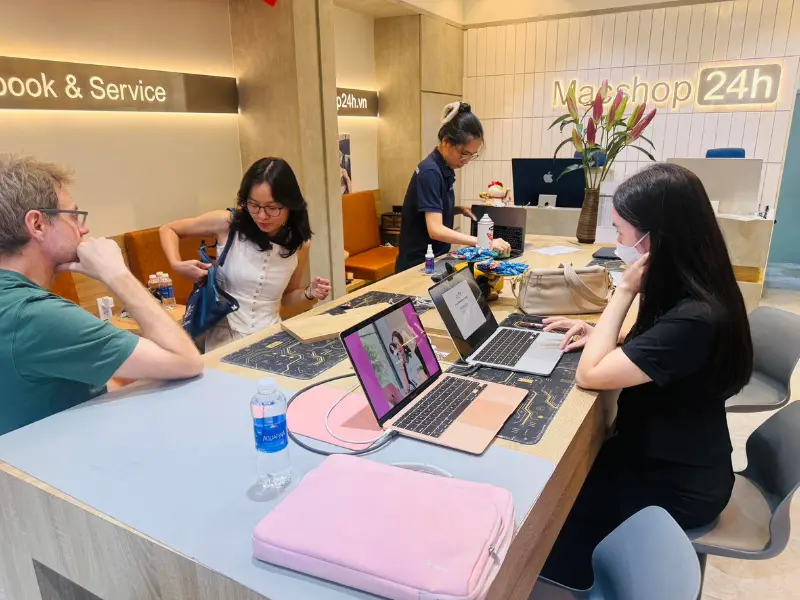 Không gian cửa hàng