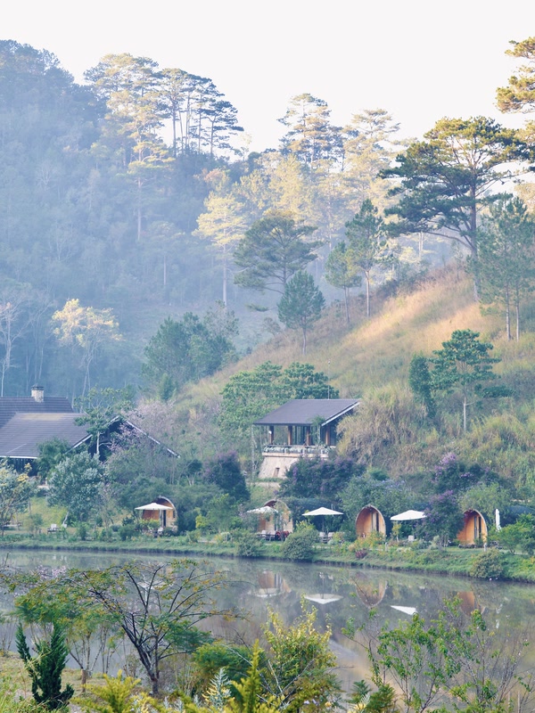 Nhà gỗ bên hồ tại Lat Valley
