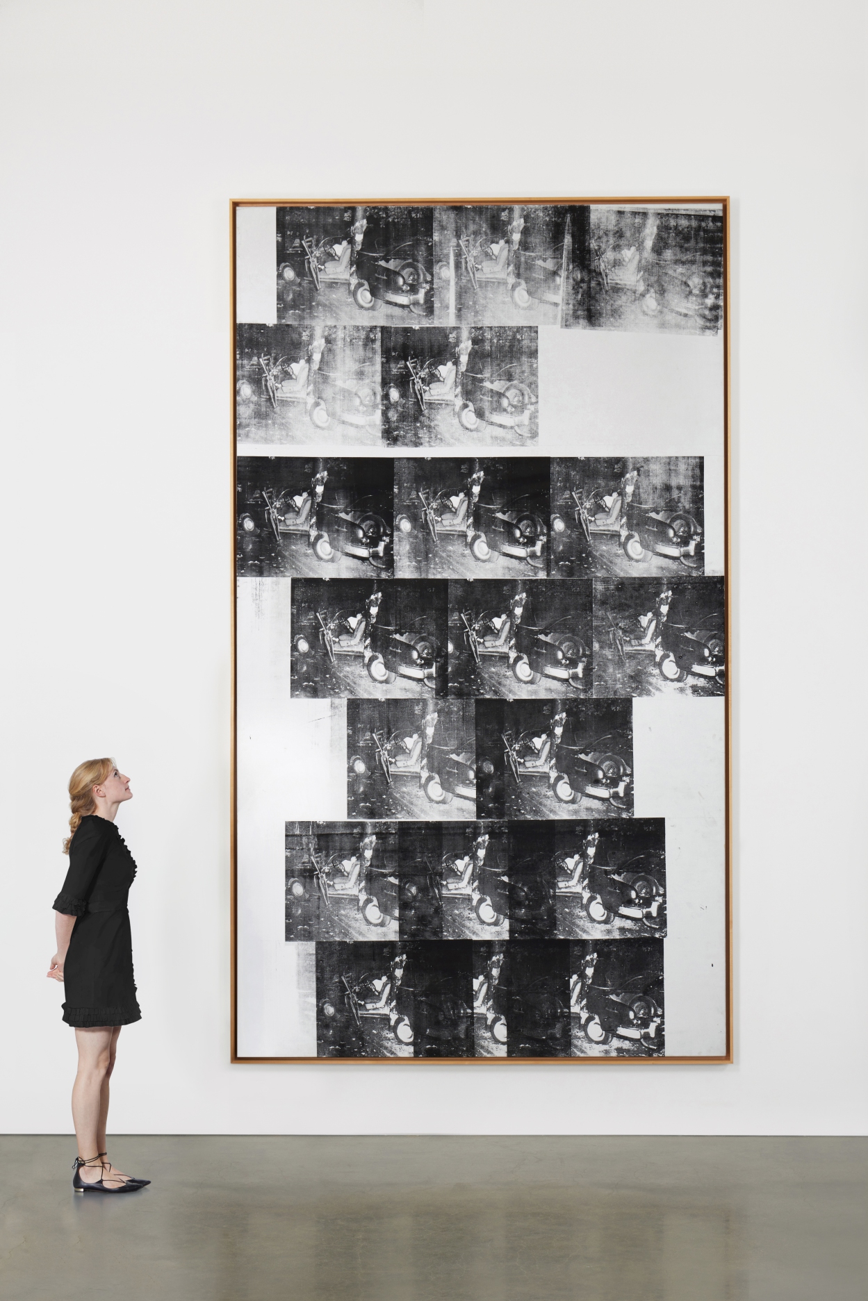 Bức tranh kinh điển ‘Car Crash’ của Warhol được bán tại Sotheby’s với giá hơn 80 triệu đô la