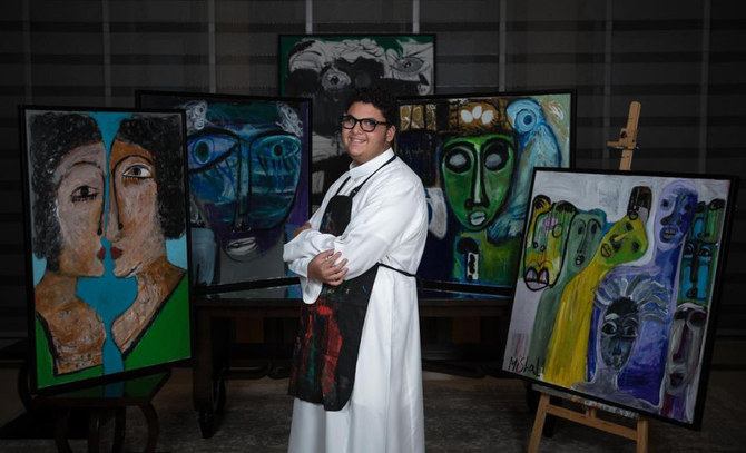 Chàng hoạ sĩ trẻ bị khuyết tật mắt được mệnh danh là “Picasso của Saudi” trưng bày 50 bức tranh trường phái nghệ thuật trừu tượng