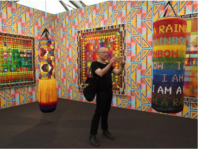 Doanh thu cao bất ngờ tại Frieze London bao gồm tranh của M. Kerry James Marshall trị giá 6 triệu USD (P3) Doanh thu cao bất ngờ tại Frieze London bao gồm tranh của M. Kerry James Marshall trị giá 6 triệu USD (P3)