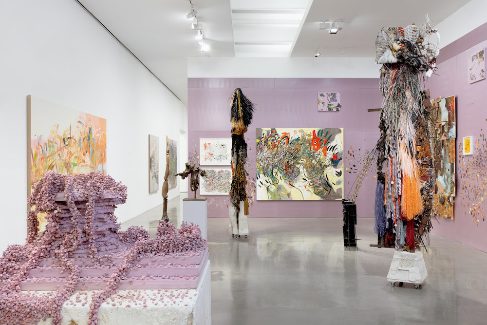 Vòng quanh triển lãm: Elliott Hundley tại Regen Projects Gallery
