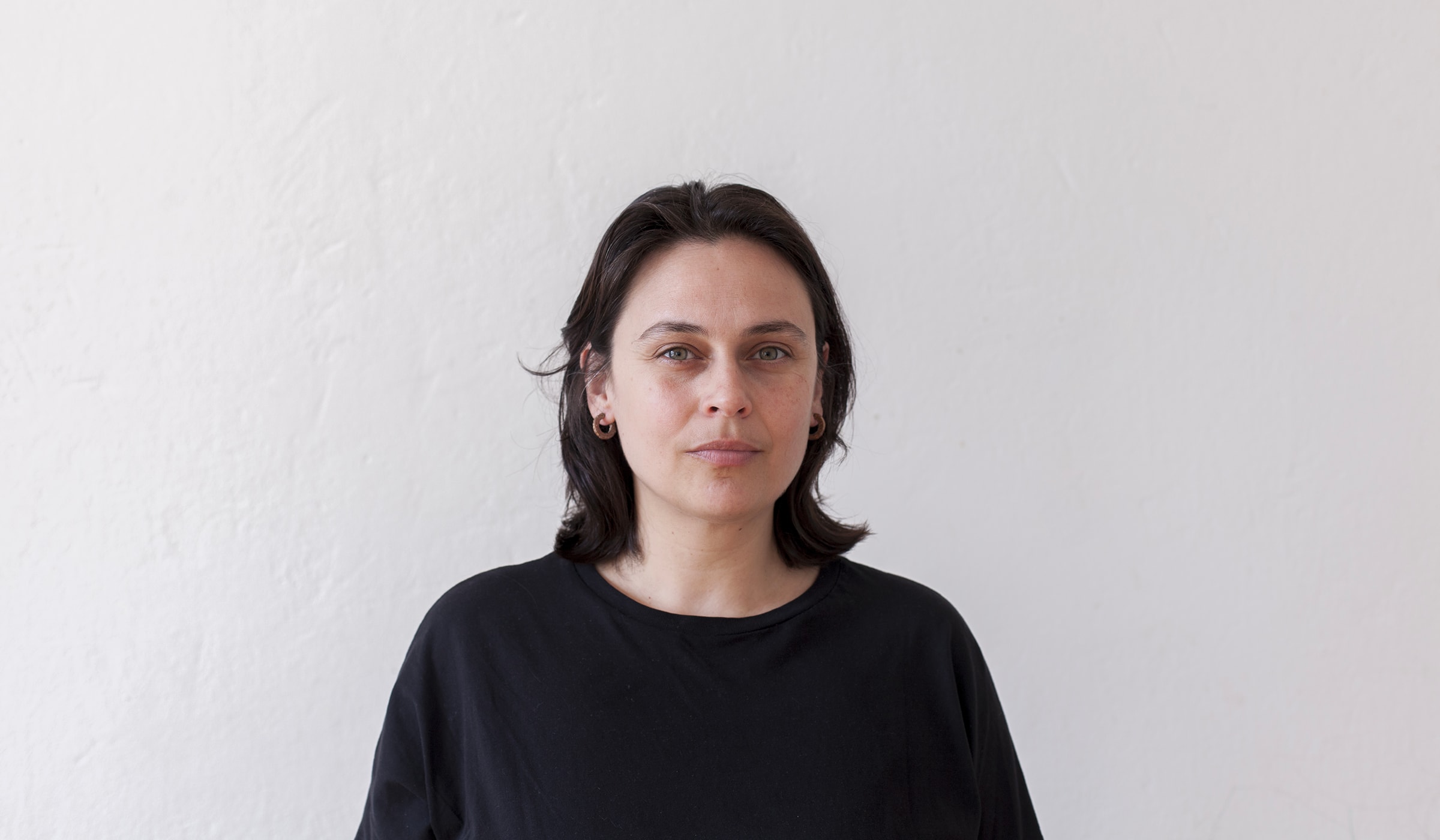 Nghệ sĩ Jessica Warboys đưa người xem vào chuyến du hành bí ẩn tại l’École des Beaux-Arts (P1)