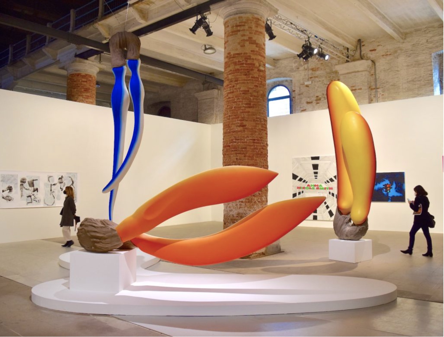 Xem tác phẩm nghệ thuật đương đại trong phần Áenale của Venice Biennale