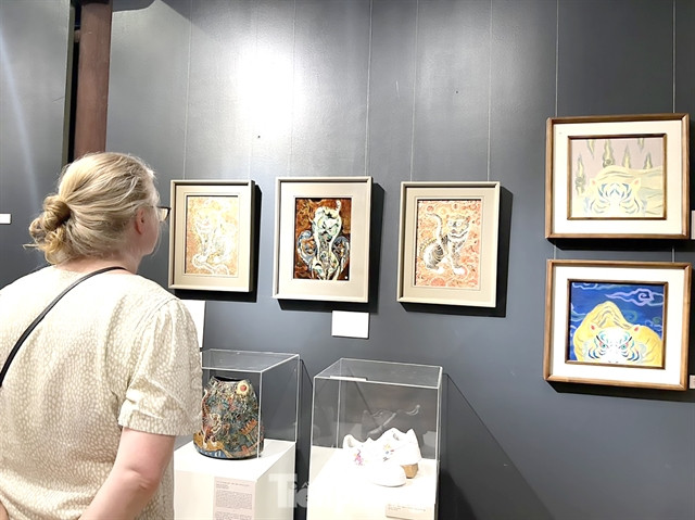 Trưng bày nghệ thuật dân gian truyền thống tại Văn Miếu Trưng bày nghệ thuật dân gian truyền thống tại Văn Miếu