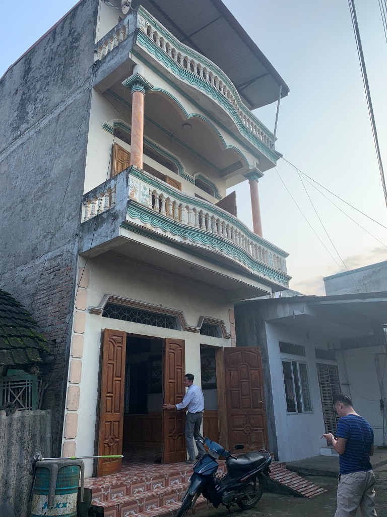 Bán nhà 3 tầng khung cứng chắc chắn ( cách mặt đường Phan Đăng Lưu 15m, gần chợ cây 6)