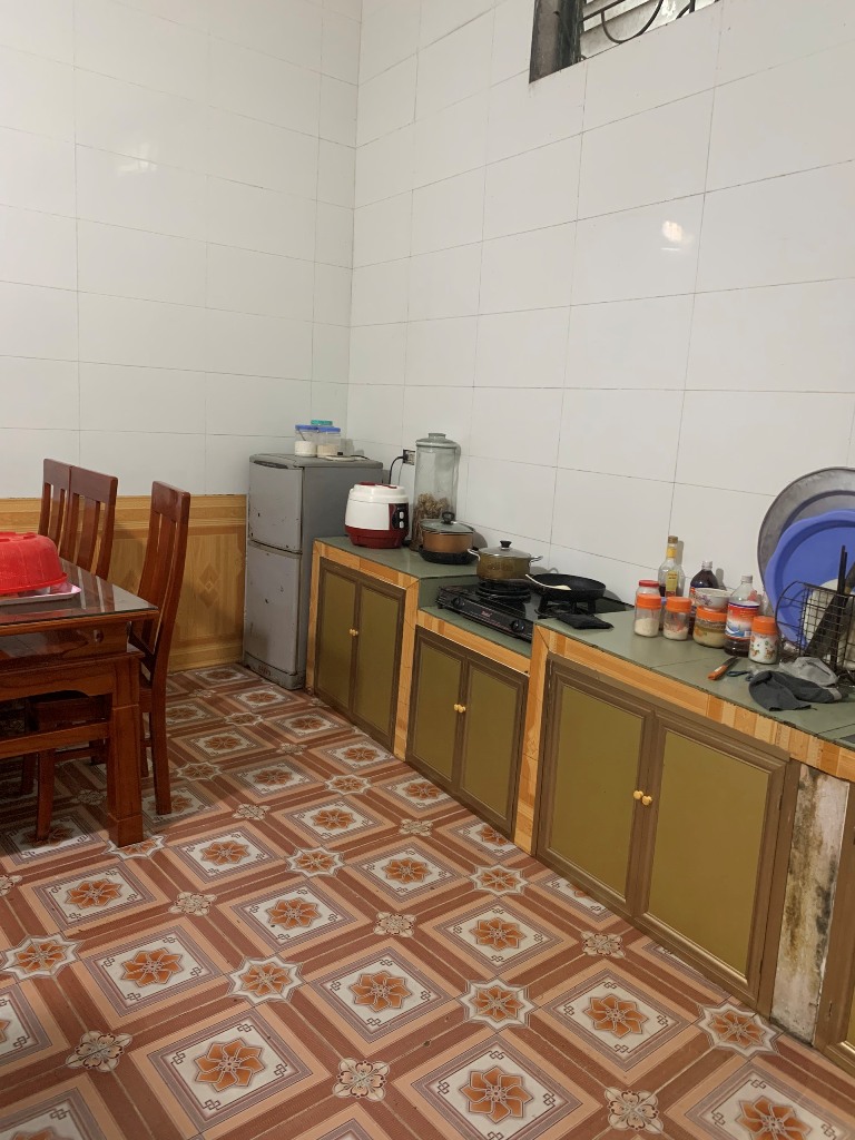 Bán nhà 3 tầng khung cứng chắc chắn ( cách mặt đường Phan Đăng Lưu 15m, gần chợ cây 6)