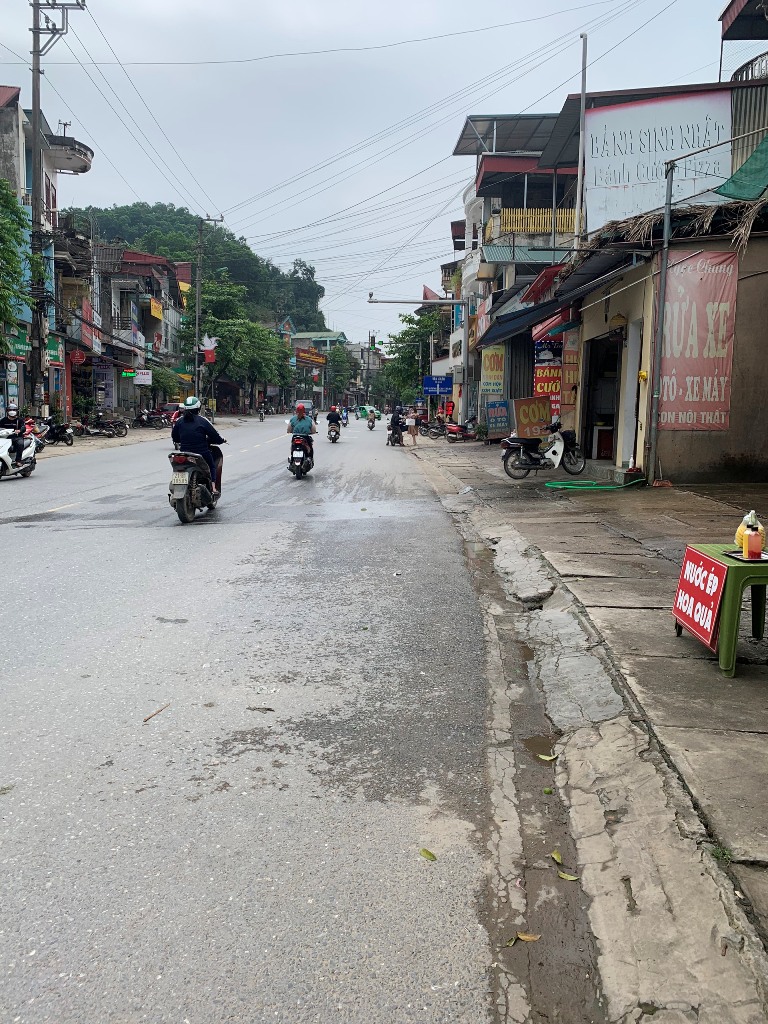 Bán nhà mặt đường Điện Biên ( gần đèn xanh đèn đỏ km2 )