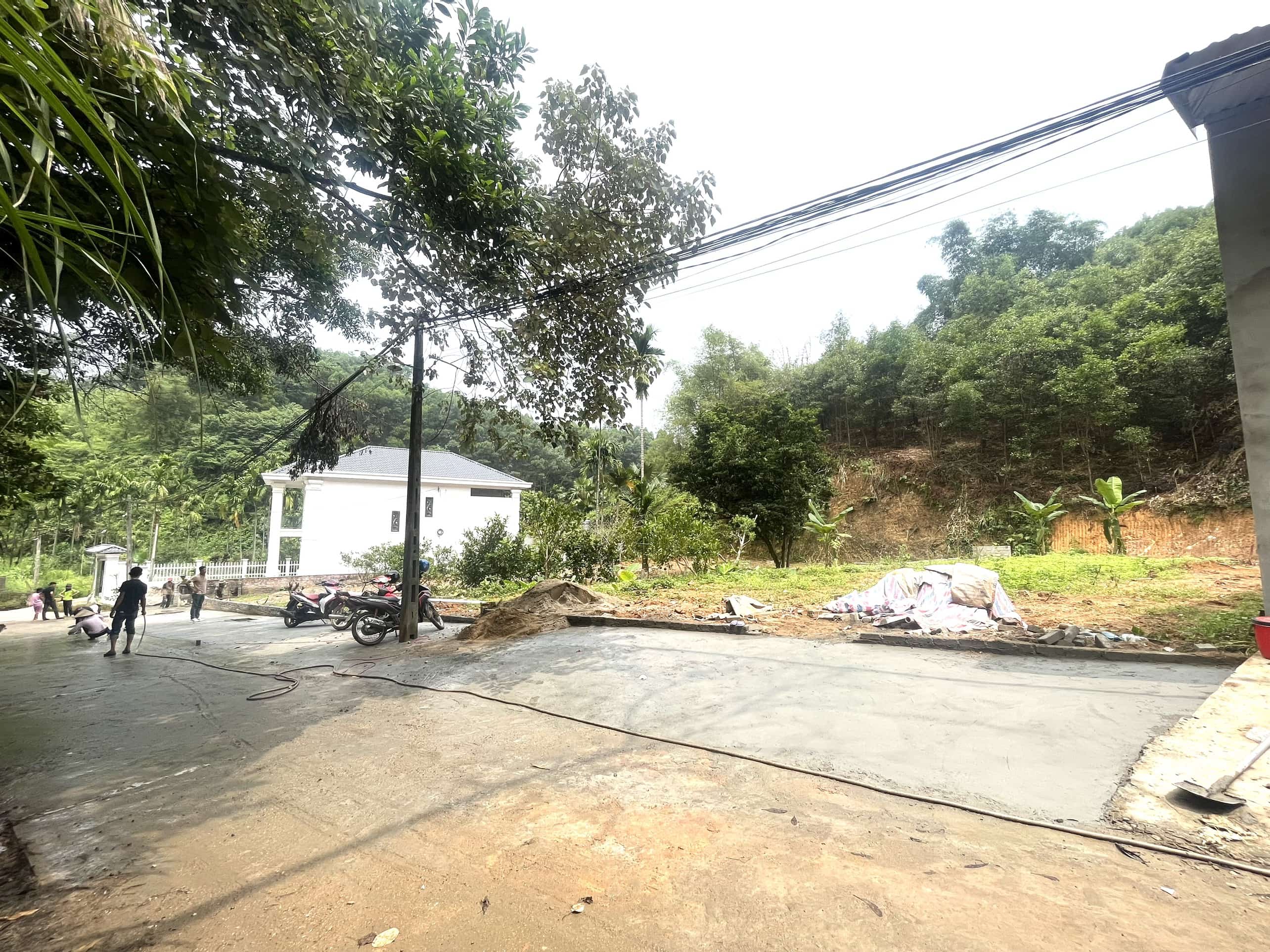 Bán lô đất 2100m2 xây nhà hàng, biệt thự, nhà xưởng ngay trung tâm km3 tp Yên Bái (ngõ 729 Yên Ninh)