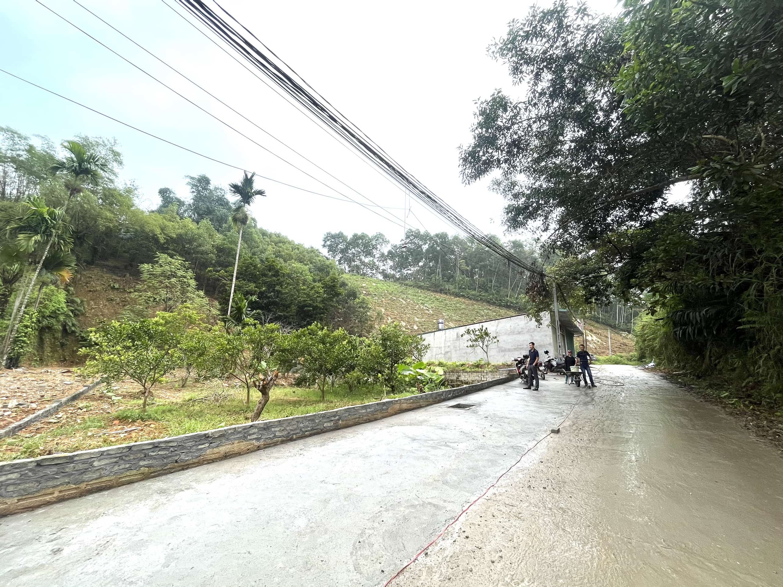 Bán lô đất 2100m2 xây nhà hàng, biệt thự, nhà xưởng ngay trung tâm km3 tp Yên Bái (ngõ 729 Yên Ninh)