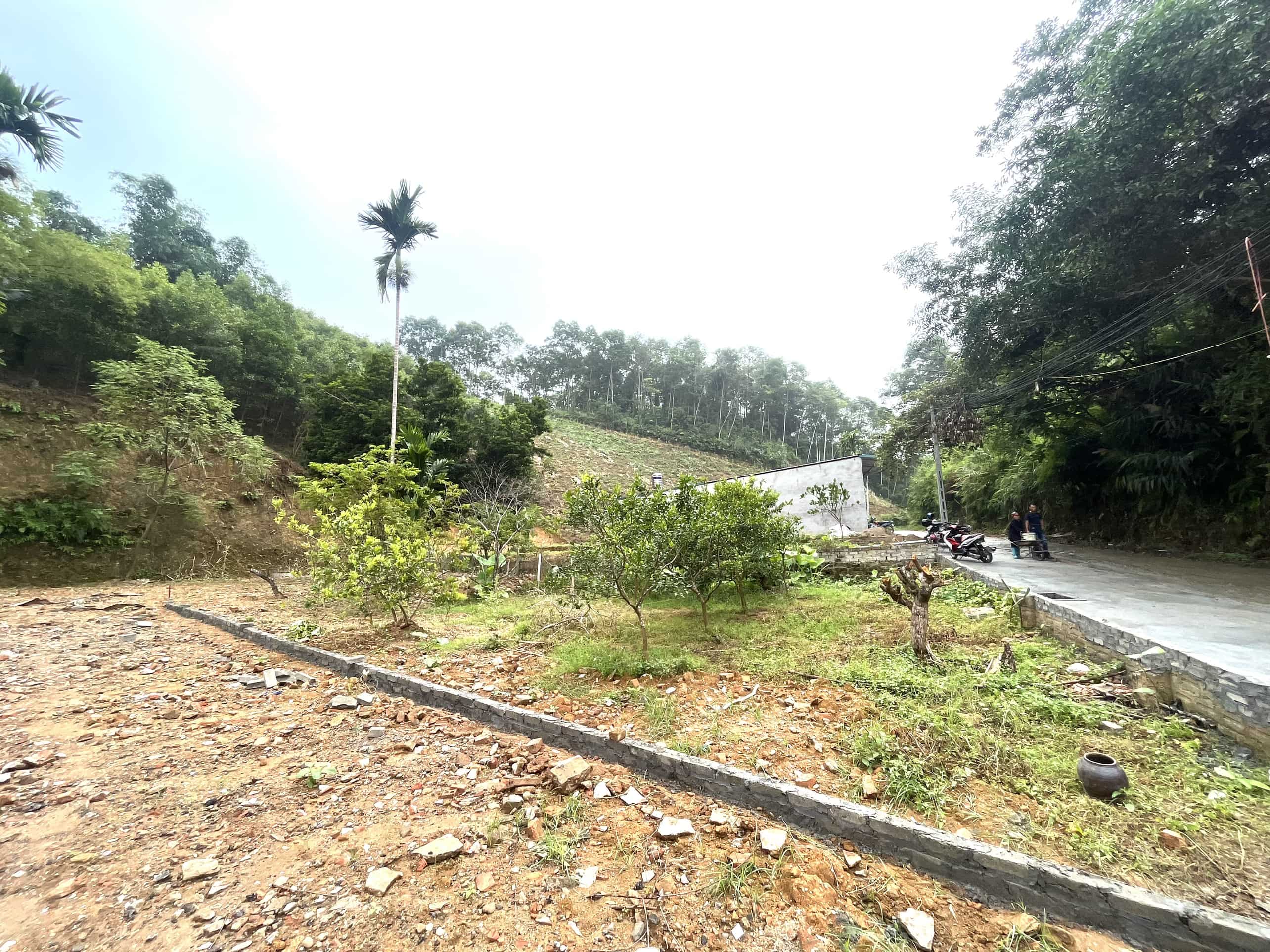 Bán lô đất 2100m2 xây nhà hàng, biệt thự, nhà xưởng ngay trung tâm km3 tp Yên Bái (ngõ 729 Yên Ninh)