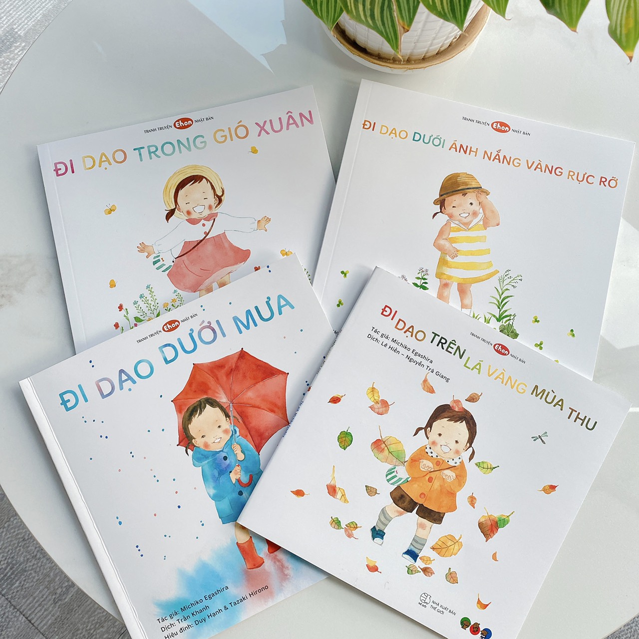 Sách truyện tranh cho trẻ em: Bộ Em Bé Đi Dạo 4 mùa