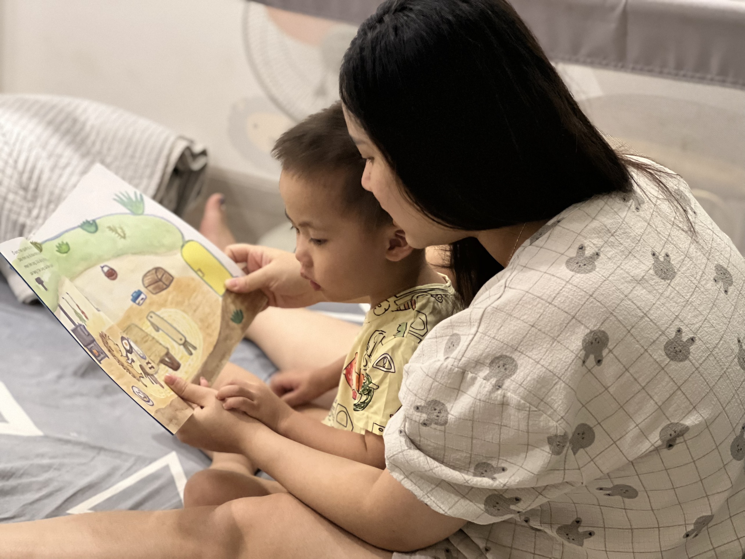 Đọc sách cho bé 1 tuổi