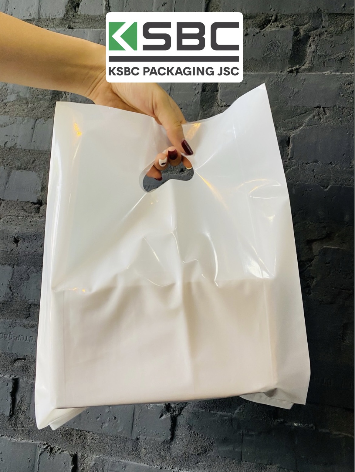 DIE-CUT BAGS ARE THE SMART CHOICE FOR BRAND-FORWARD RETAILERS