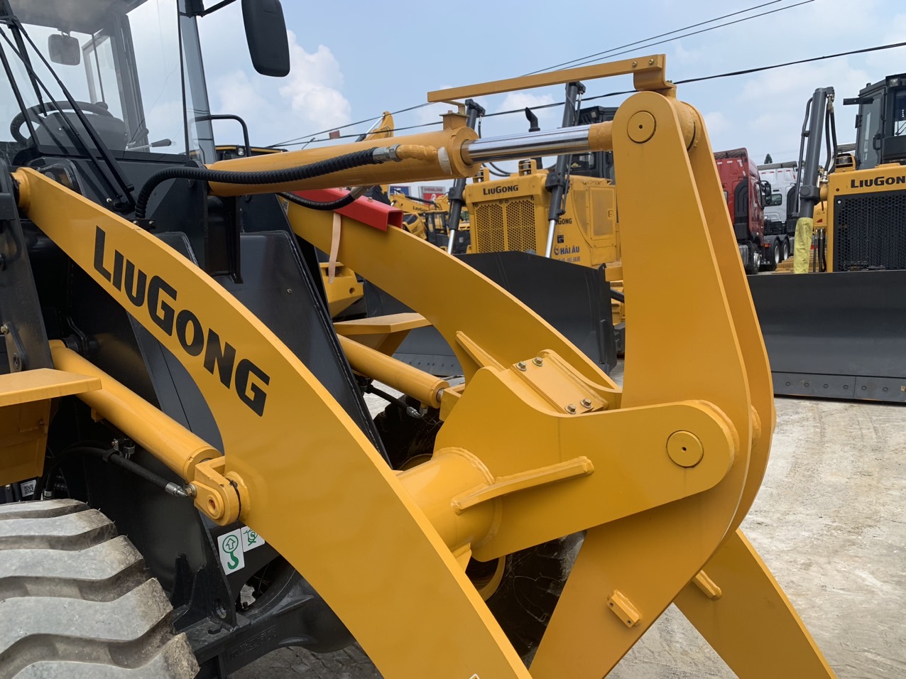 MÁY XÚC LẬT LIUGONG GẦU 1,2M3 MODEL CLG816H