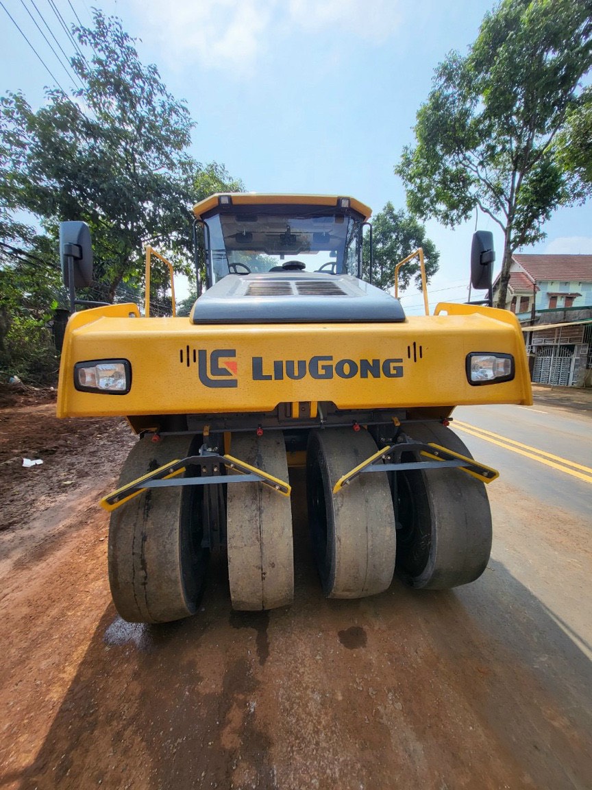 XE LU LỐP 26 TẤN | XE LU LỐP LIUGONG 26 TẤN CLG6526E