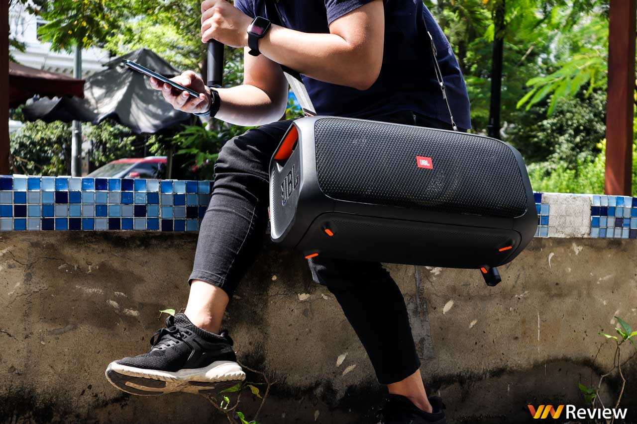 Đánh giá JBL PartyBox On-The-Go: loa karaoke di động “quẩy” đâu cũng được