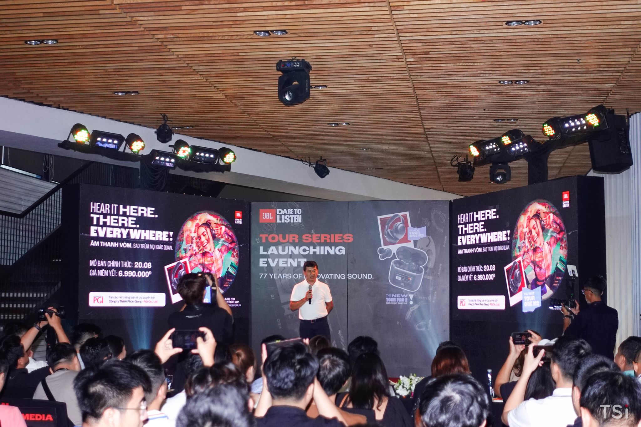 JBL chính thức công bố bộ đôi tai nghe bluetooth Tour Pro 2 và Tour One M2 tại Việt Nam
