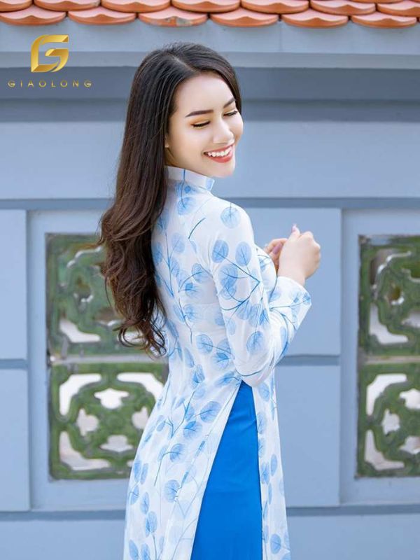 Phối cùng áo dài Việt Nam thướt tha