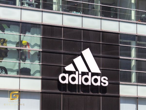 Thương hiệu quần áo nổi tiếng Adidas