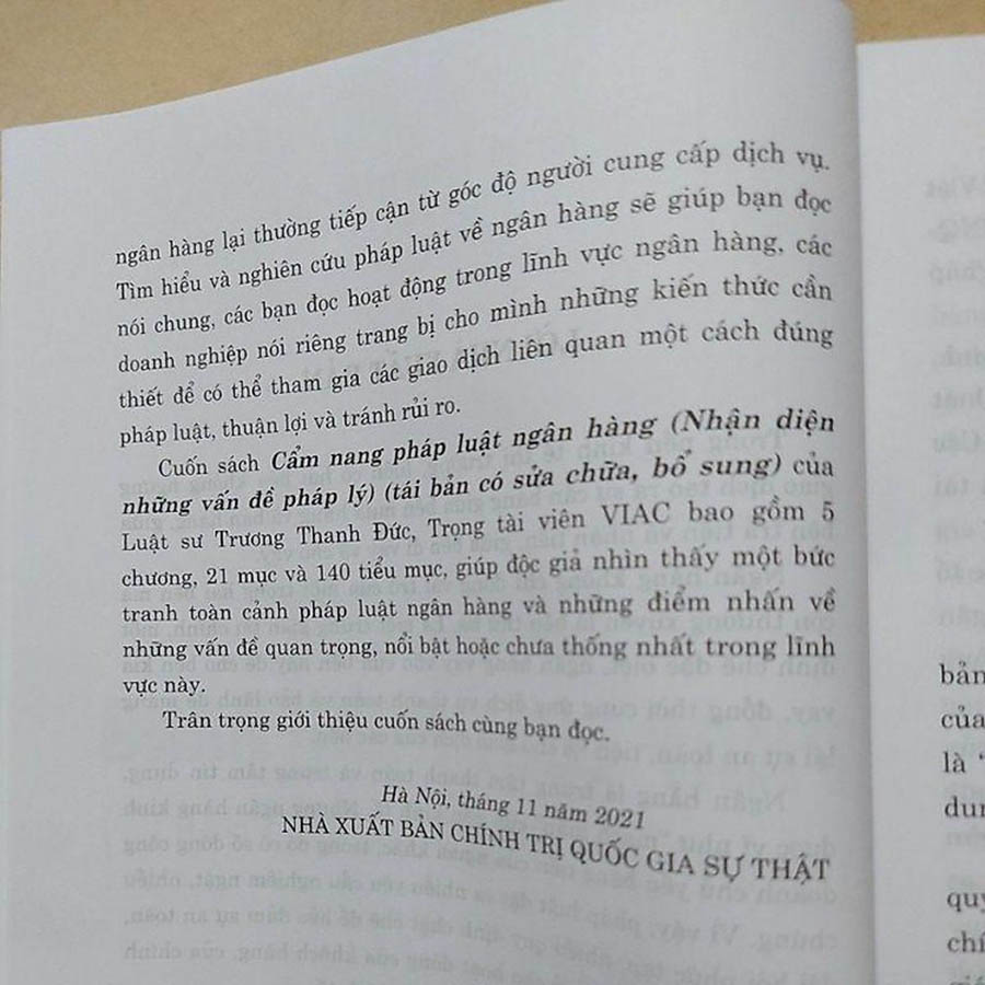 Cẩm Nang Pháp Luật Ngân Hàng - Nhận Diện Những Vấn Đề Pháp Lý