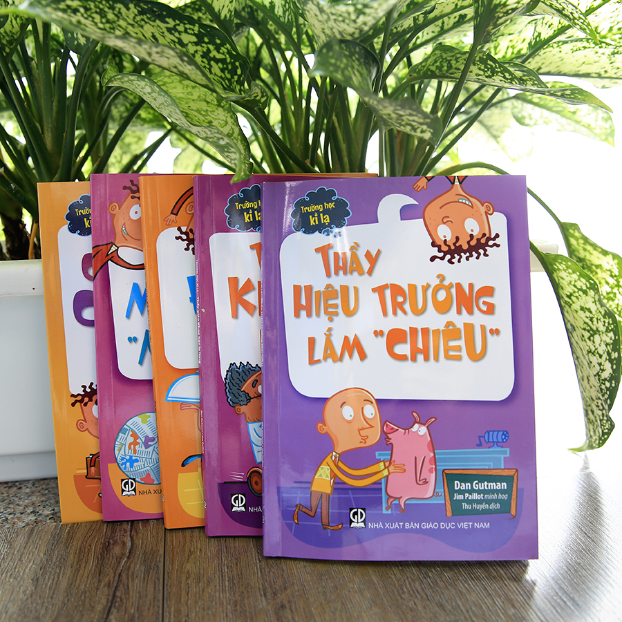 Trường Học Kì Lạ - Thầy Hiệu Trưởng "Lắm Chiêu"