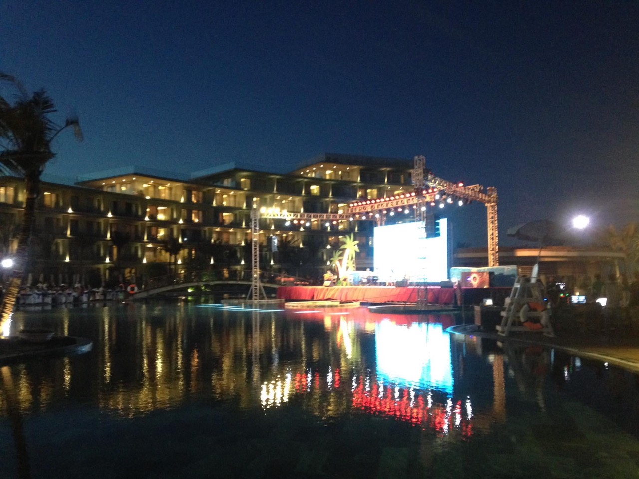 Dàn dựng chương trình, tổ chức biểu diễn