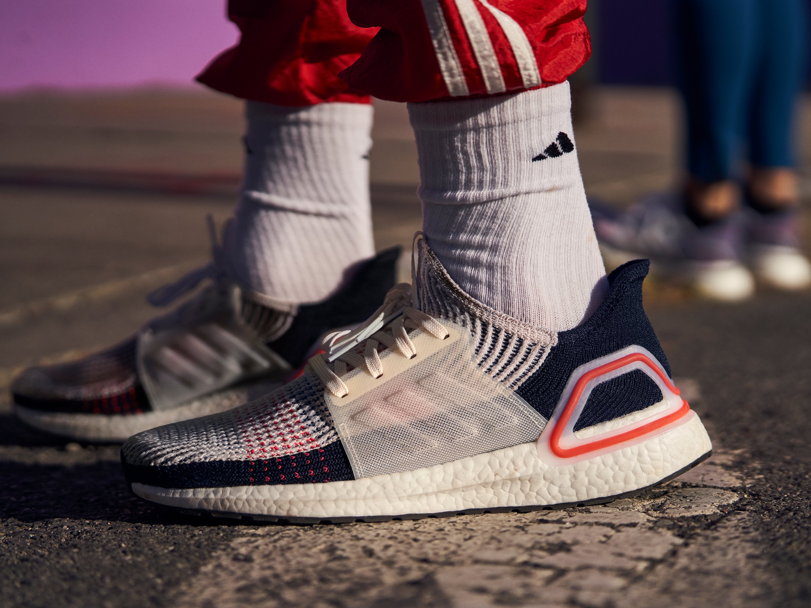 adidas-da-thiet-ke-lai-giay-performance-ultraboost-cho-cam-giac-nhe-hon-va-thoai