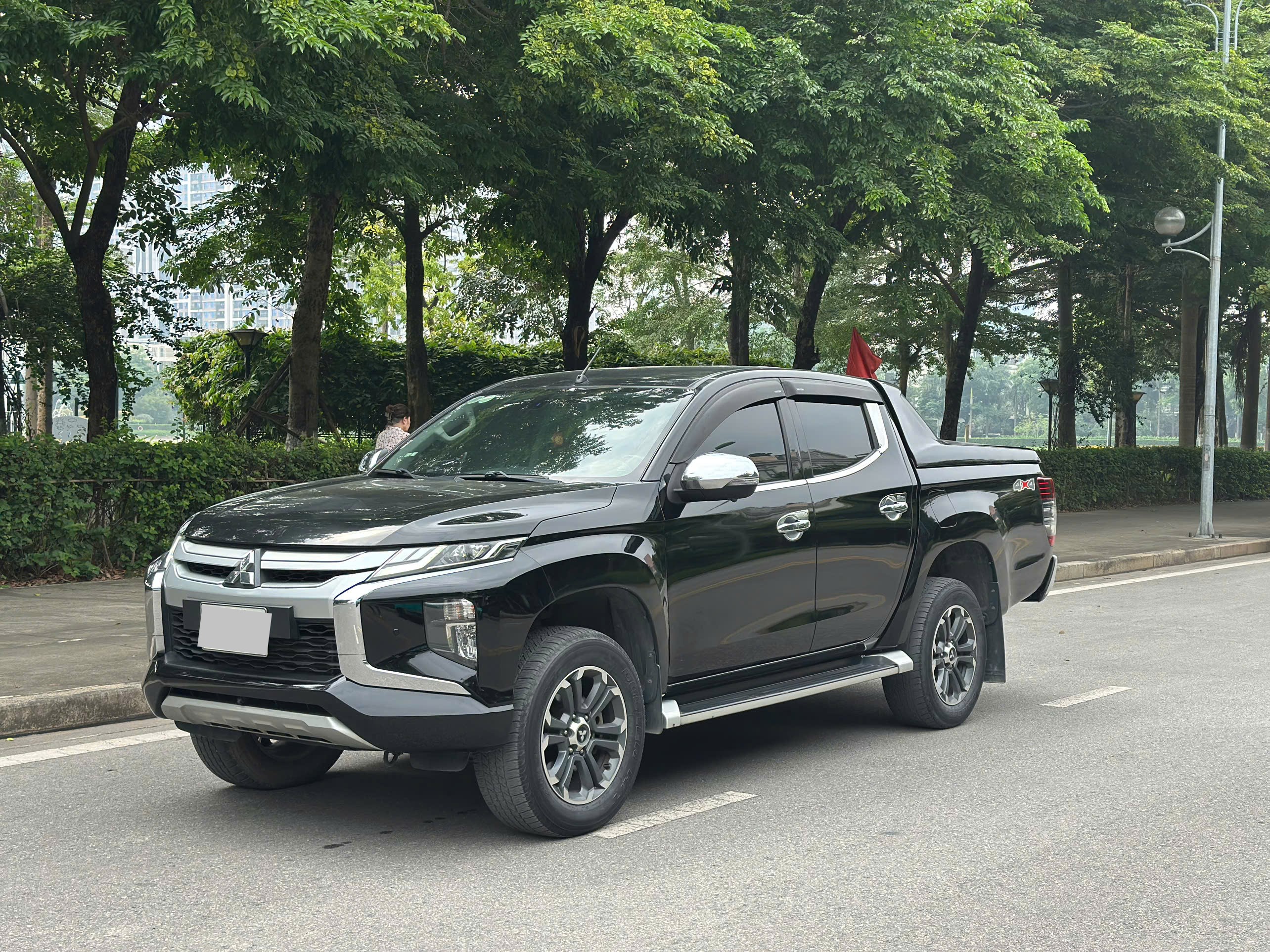 Mitsubishi Triton 4x4 AT Mivec 2019 màu đen