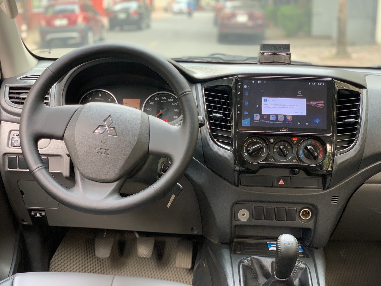 Mitsubishi Triton 2.5 MT bản 1 cầu, máy dầu màu xám (Đã bán)