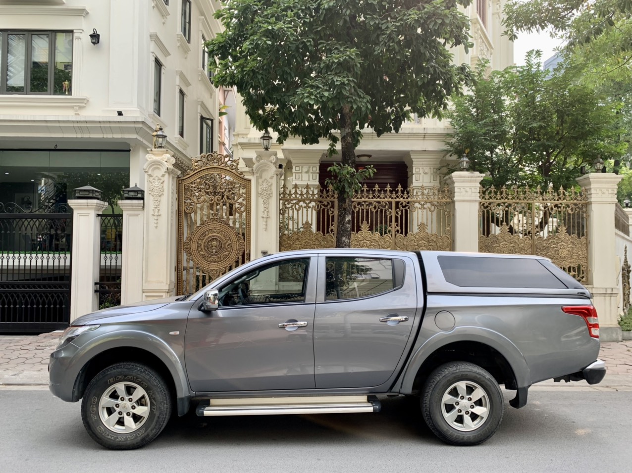 Mitsubishi Triton 2.5 MT bản 1 cầu, máy dầu màu xám (Đã bán)