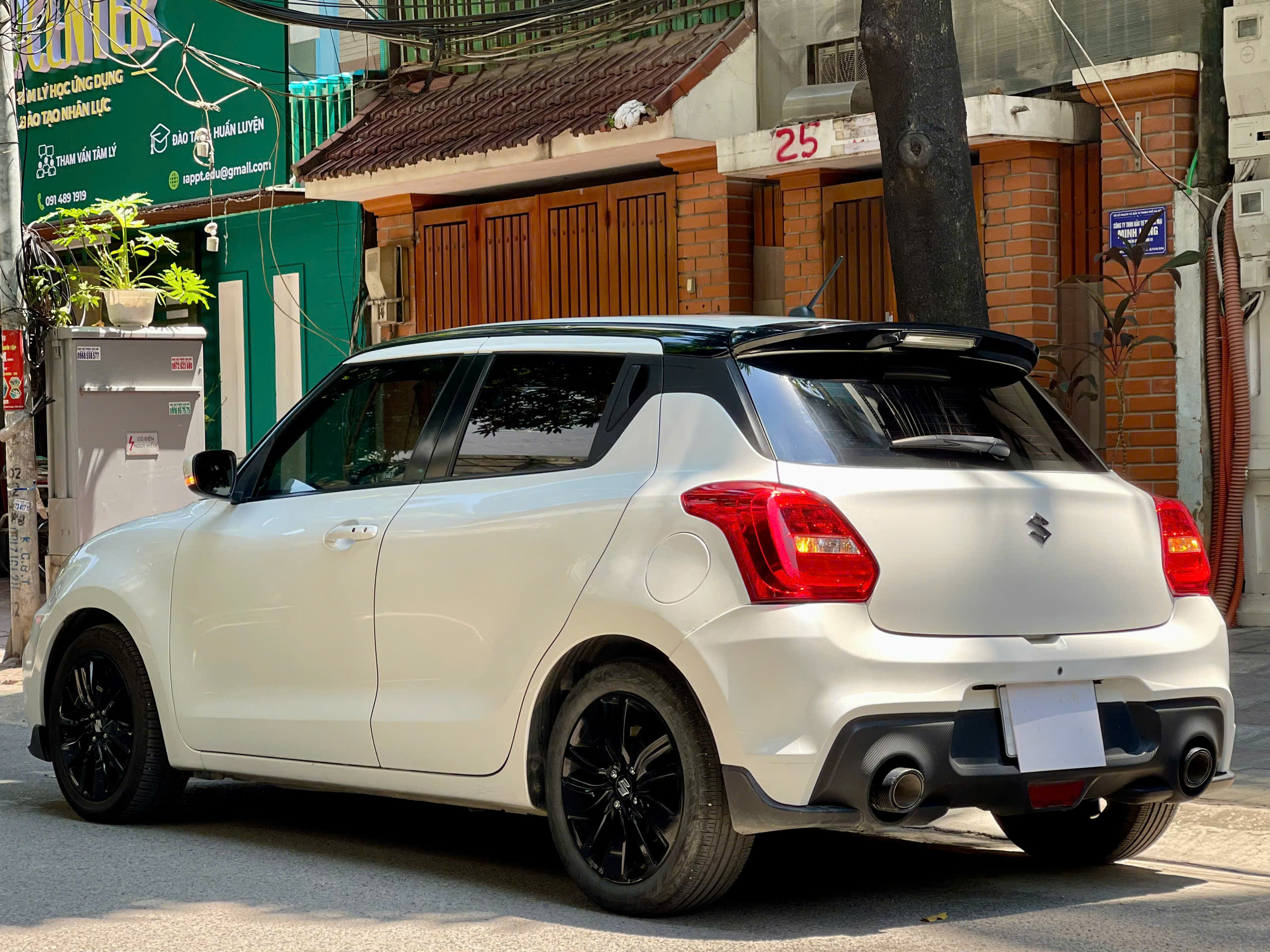 Suzuki Swift GLX 1.2 AT sản xuất 2019 trắng
