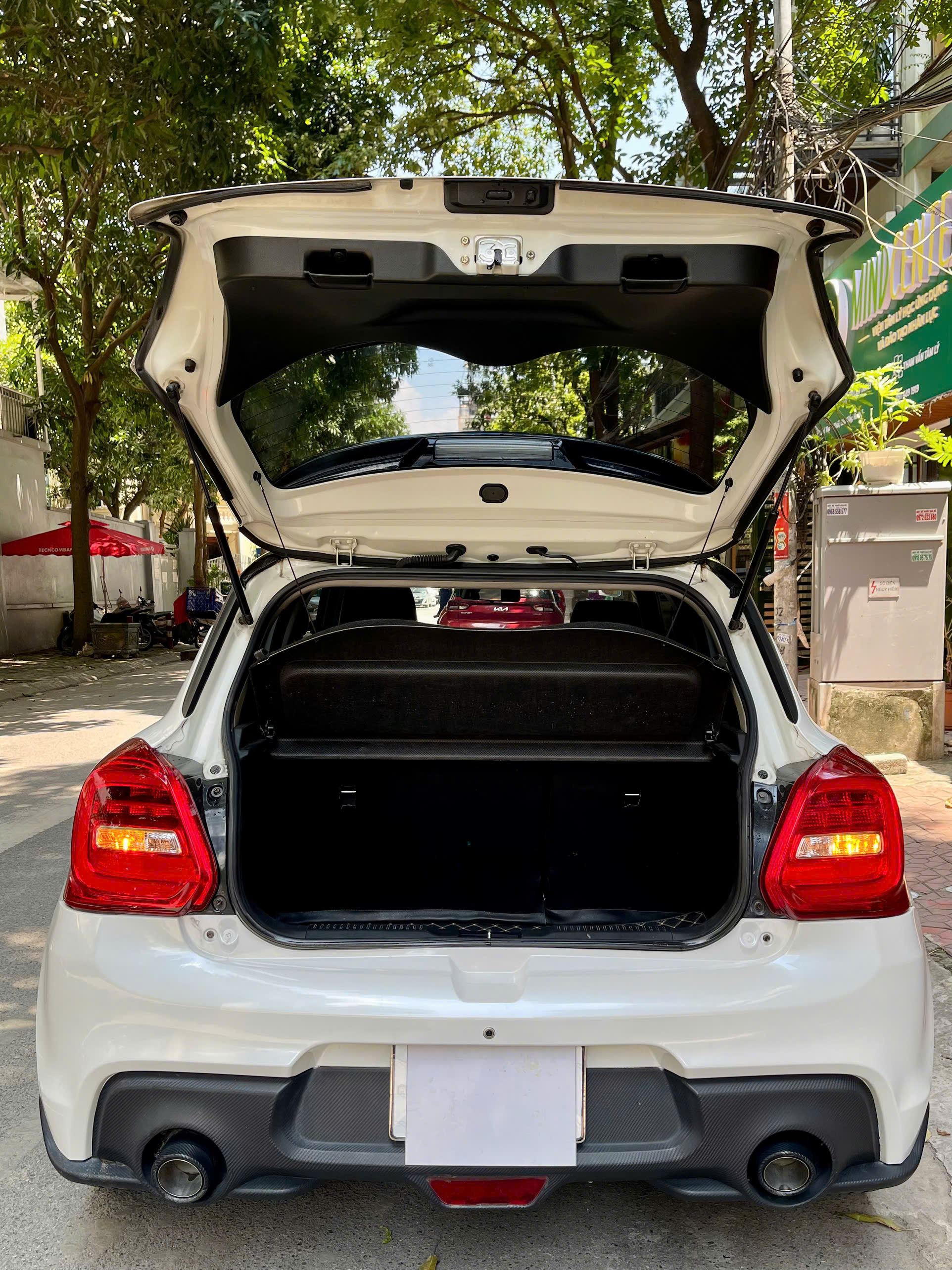 Suzuki Swift GLX 1.2 AT sản xuất 2019 trắng