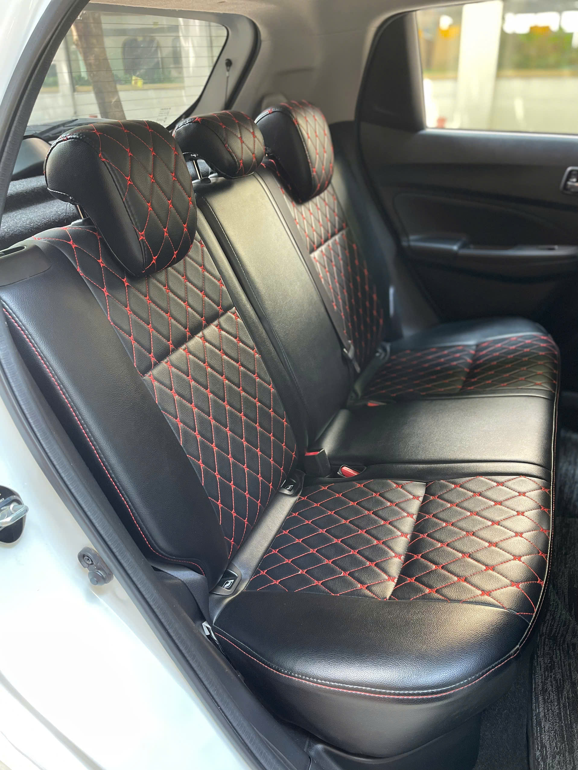 Suzuki Swift GLX 1.2 AT sản xuất 2019 trắng