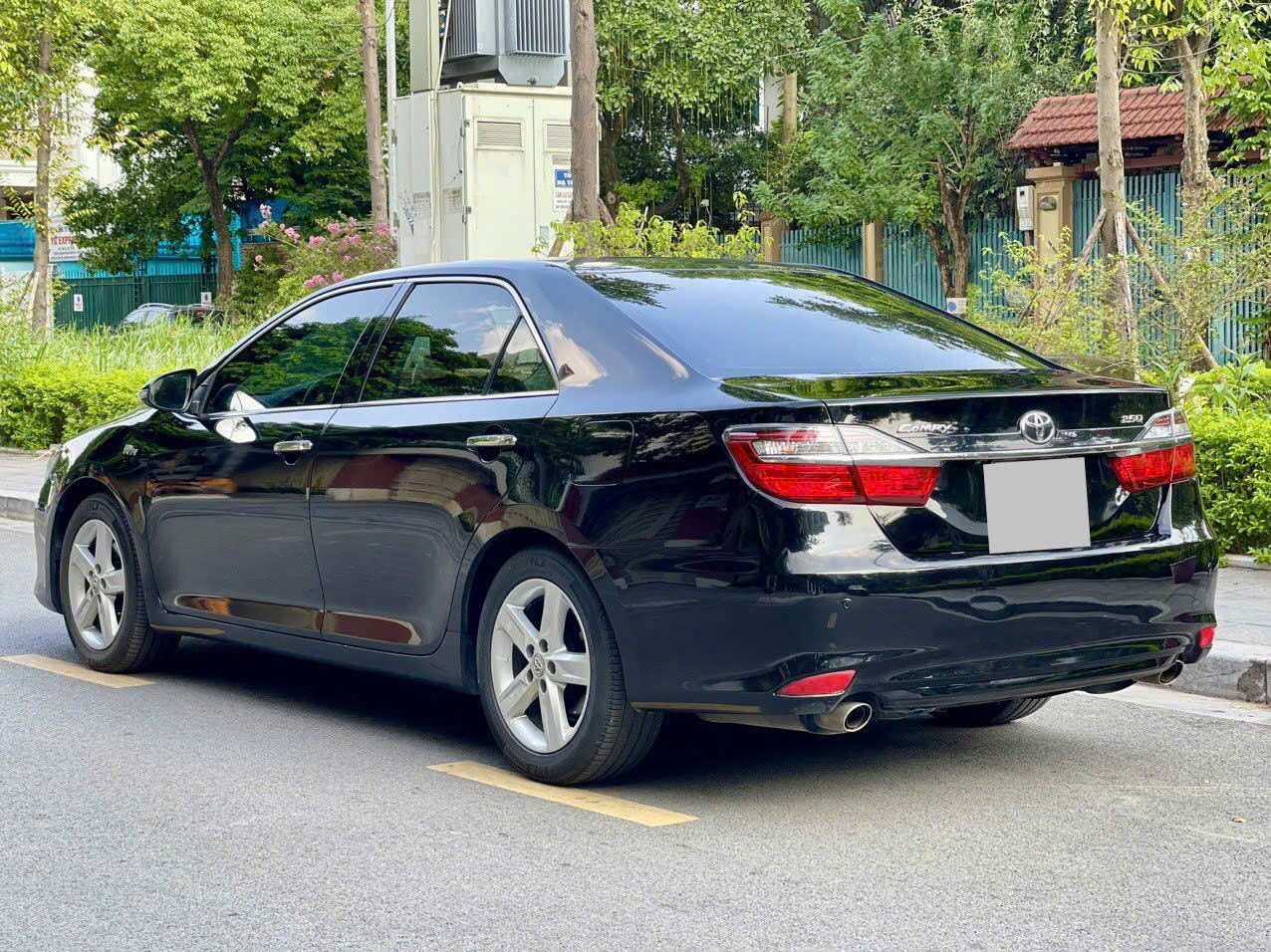 Toyota Camry 2.5Q 2016 màu đen