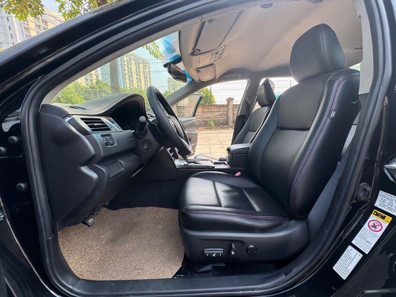 Toyota Camry 2.5Q 2016 màu đen