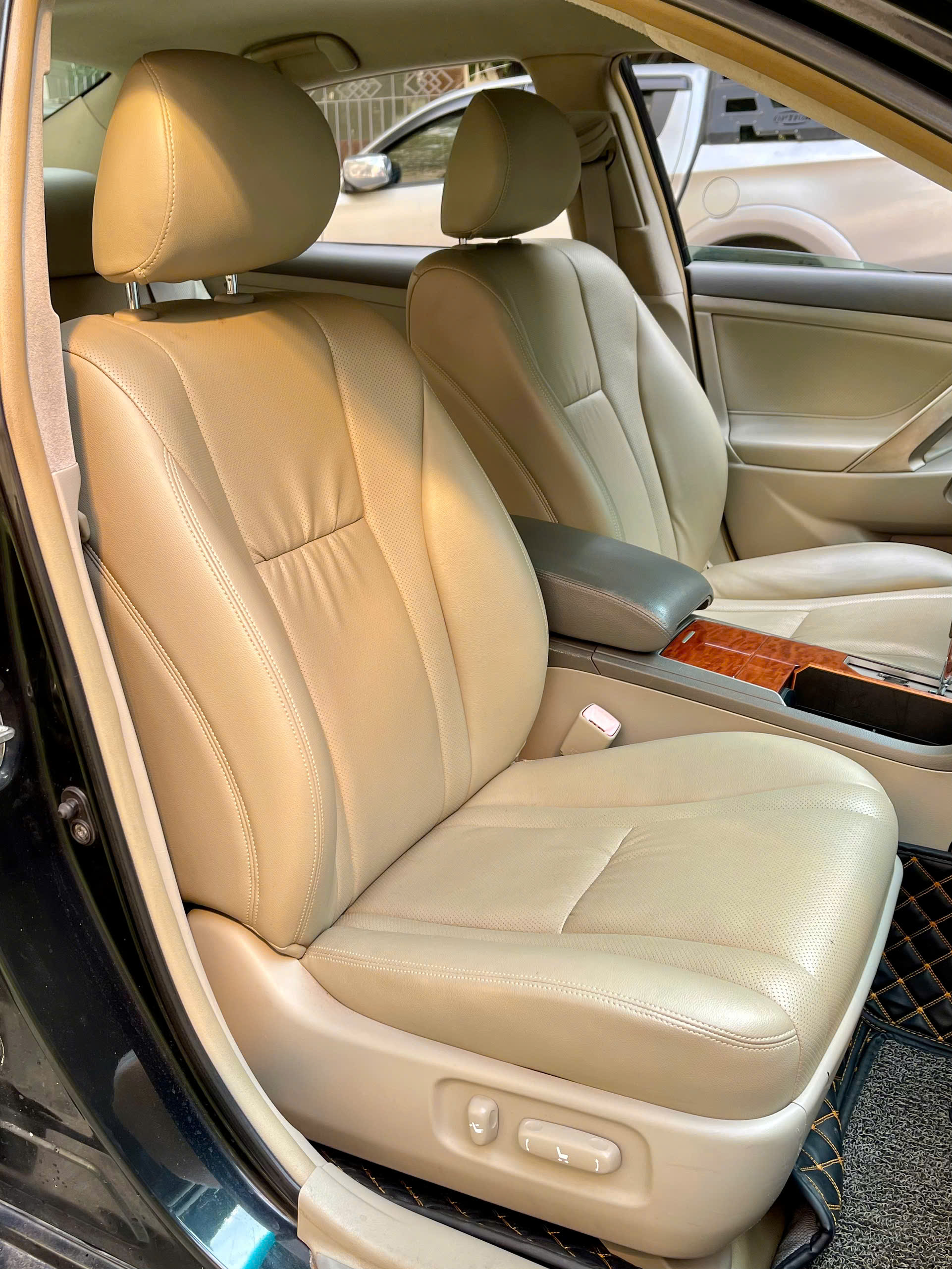 Toyota Camry 2.4G 2007 màu đen