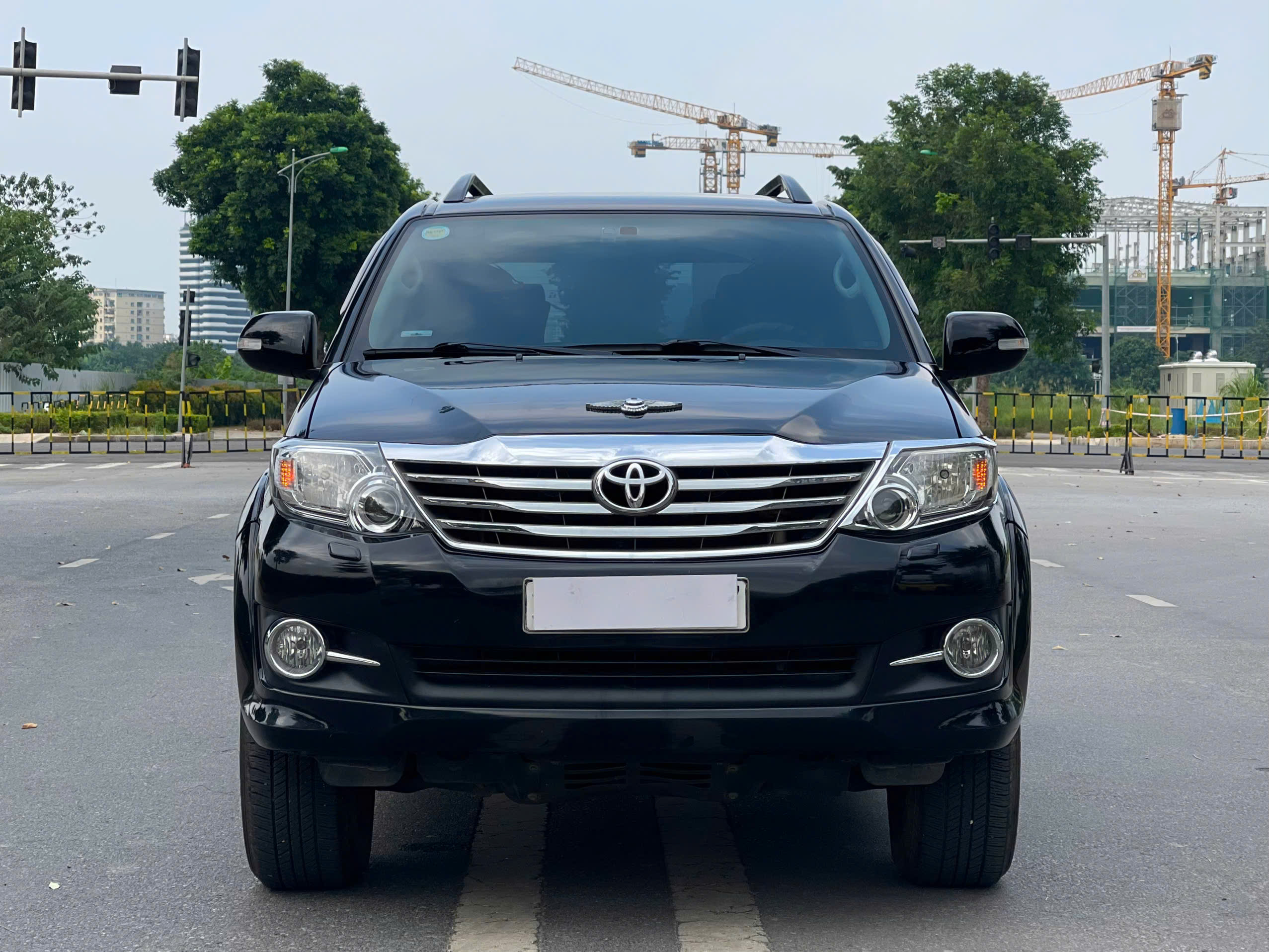 Toyota Fortuner 2.7V 4x4 AT 2014 bạc
