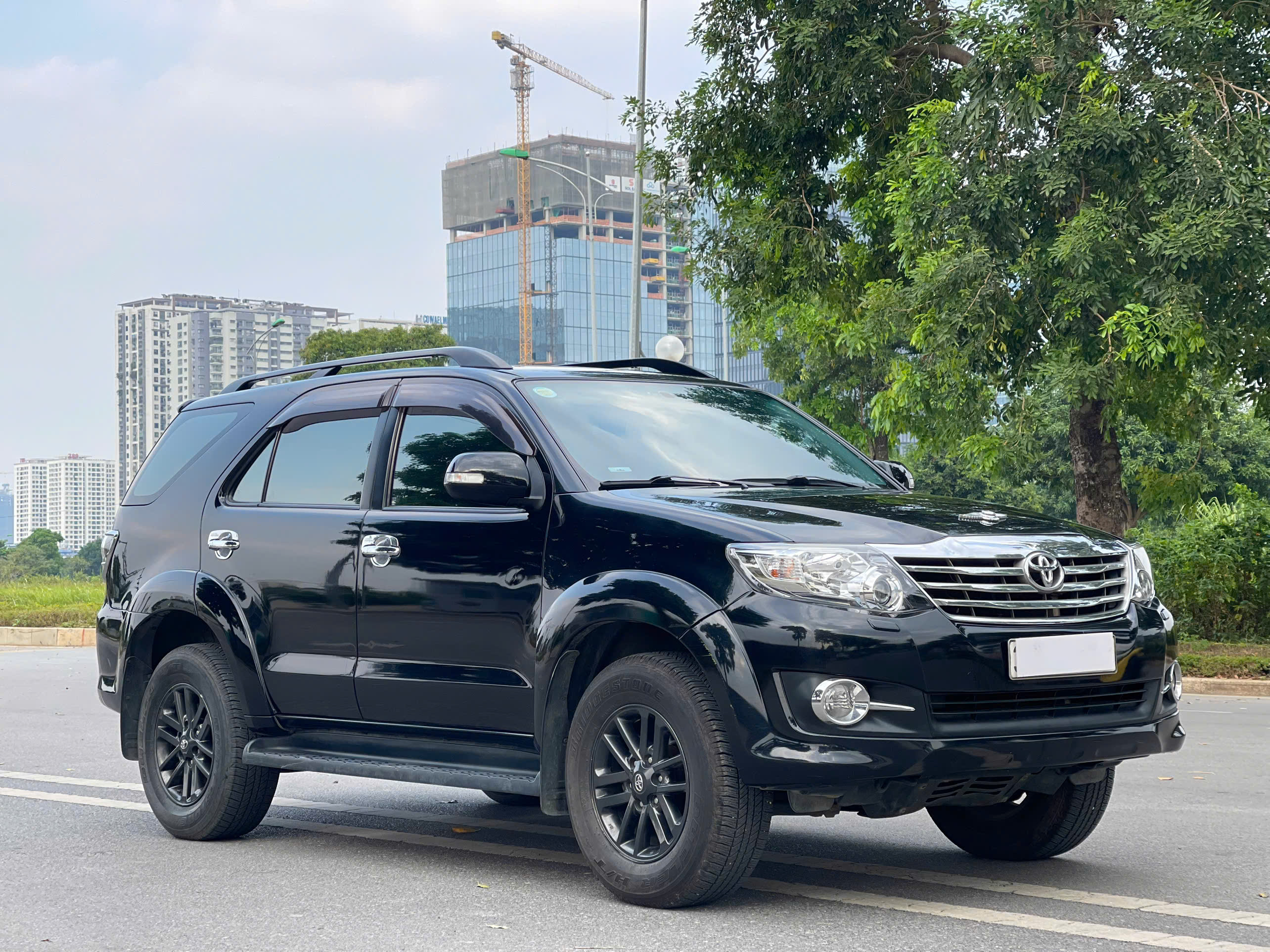 Toyota Fortuner 2.7V 4x4 AT 2014 bạc