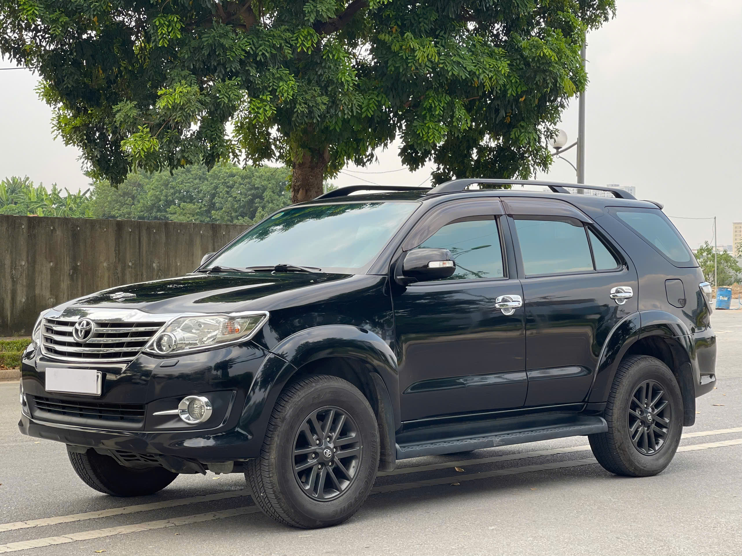 Toyota Fortuner 2.7V 4x4 AT 2014 bạc
