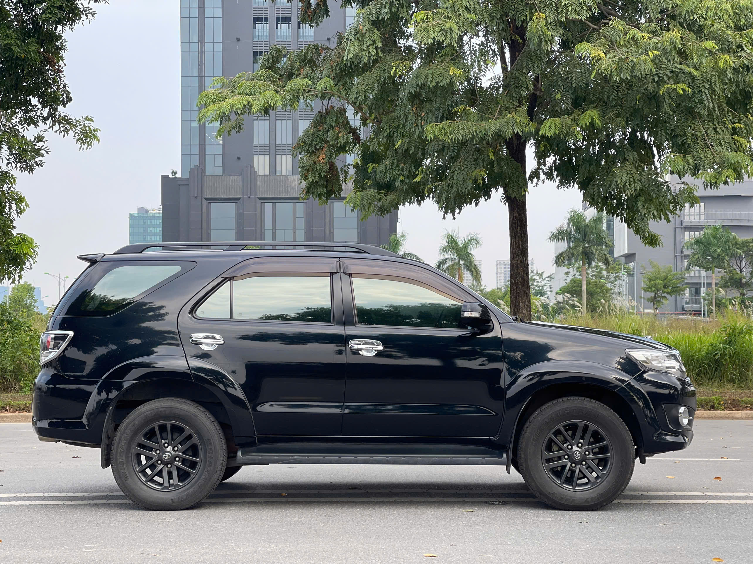 Toyota Fortuner 2.7V 4x4 AT 2014 bạc