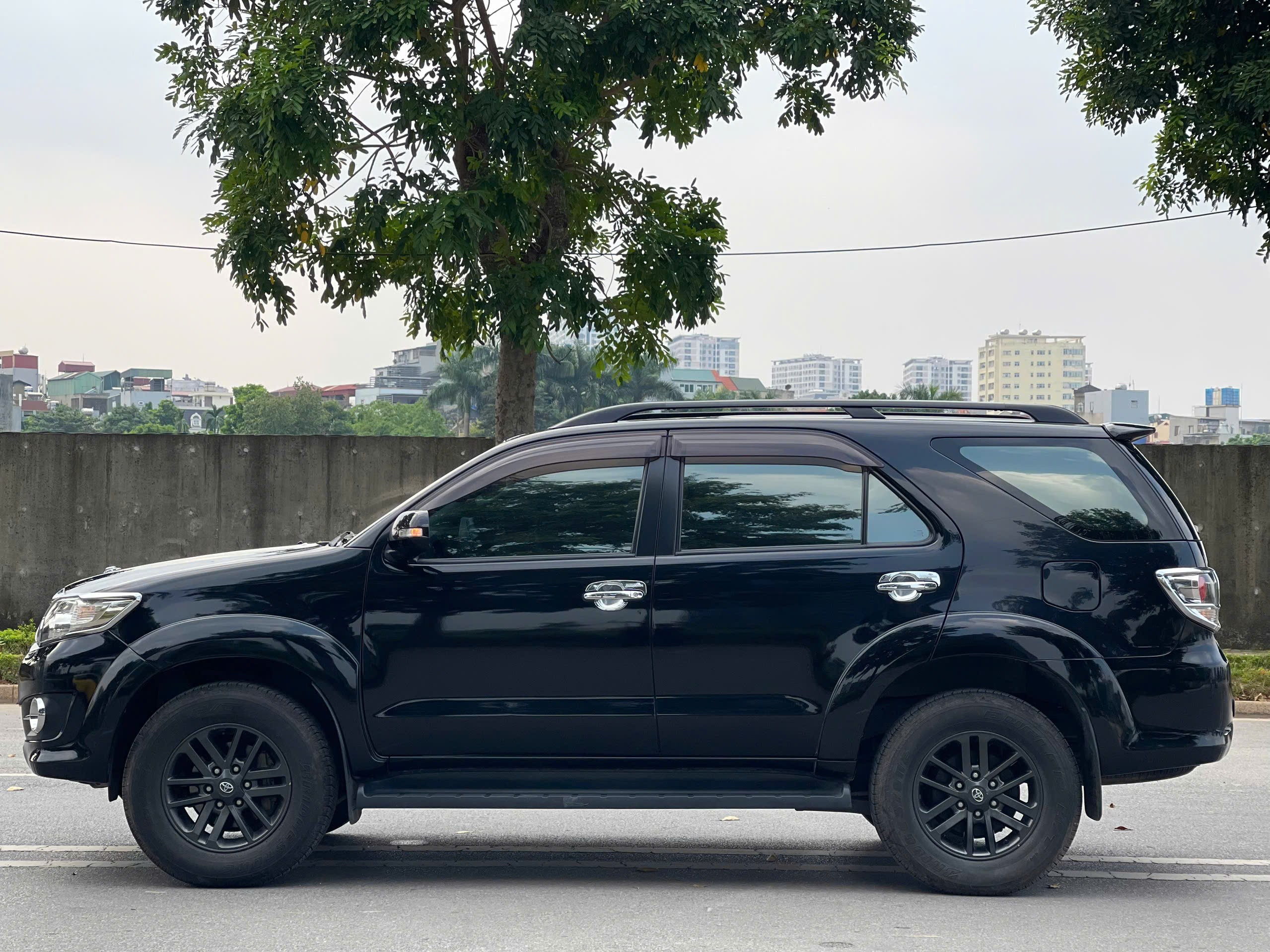 Toyota Fortuner 2.7V 4x4 AT 2014 bạc