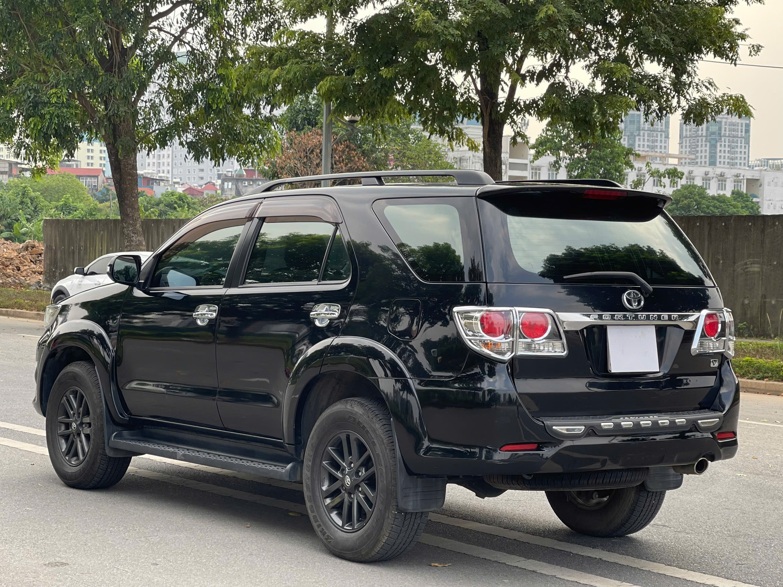 Toyota Fortuner 2.7V 4x4 AT 2014 bạc