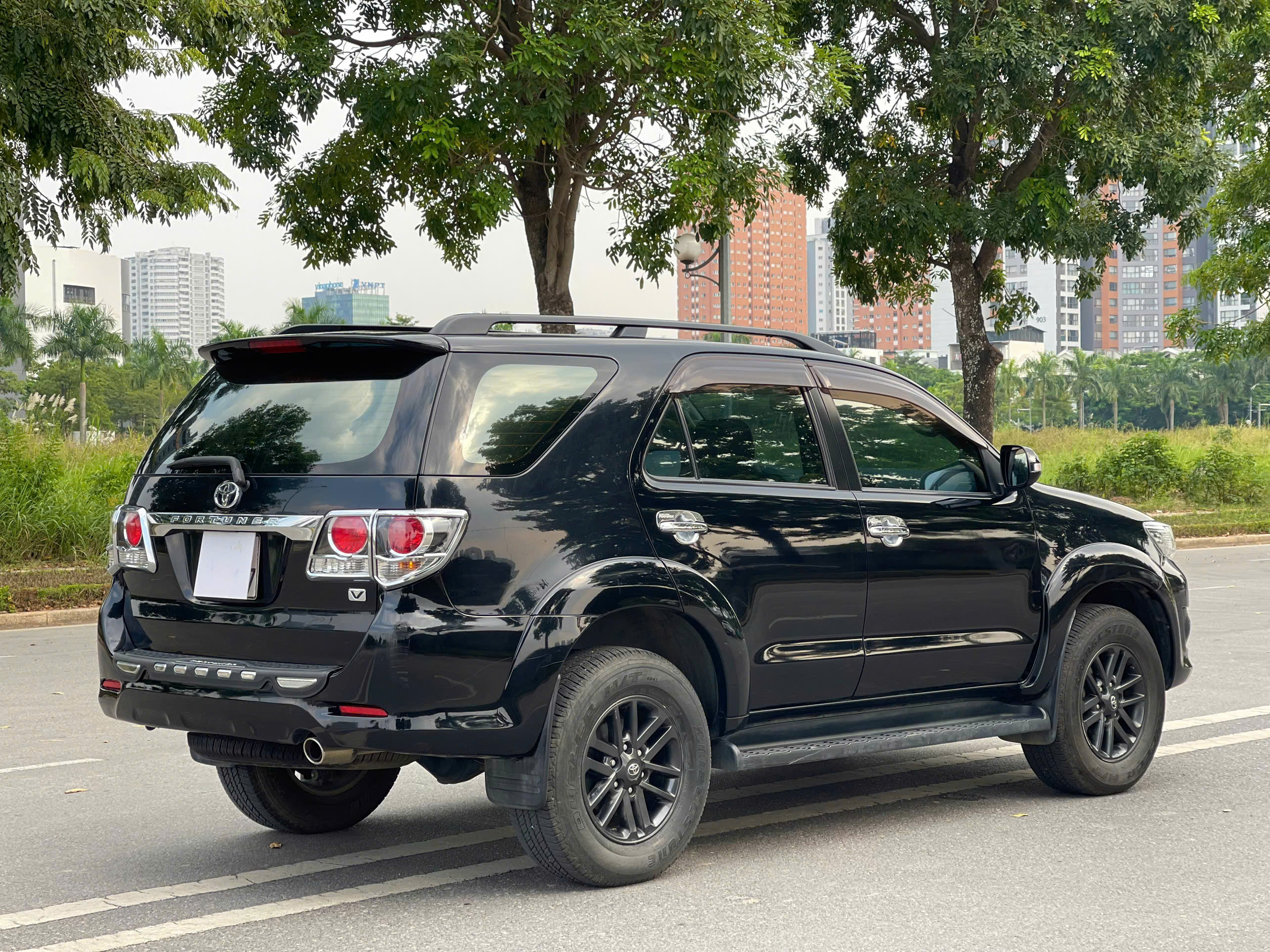 Toyota Fortuner 2.7V 4x4 AT 2014 bạc