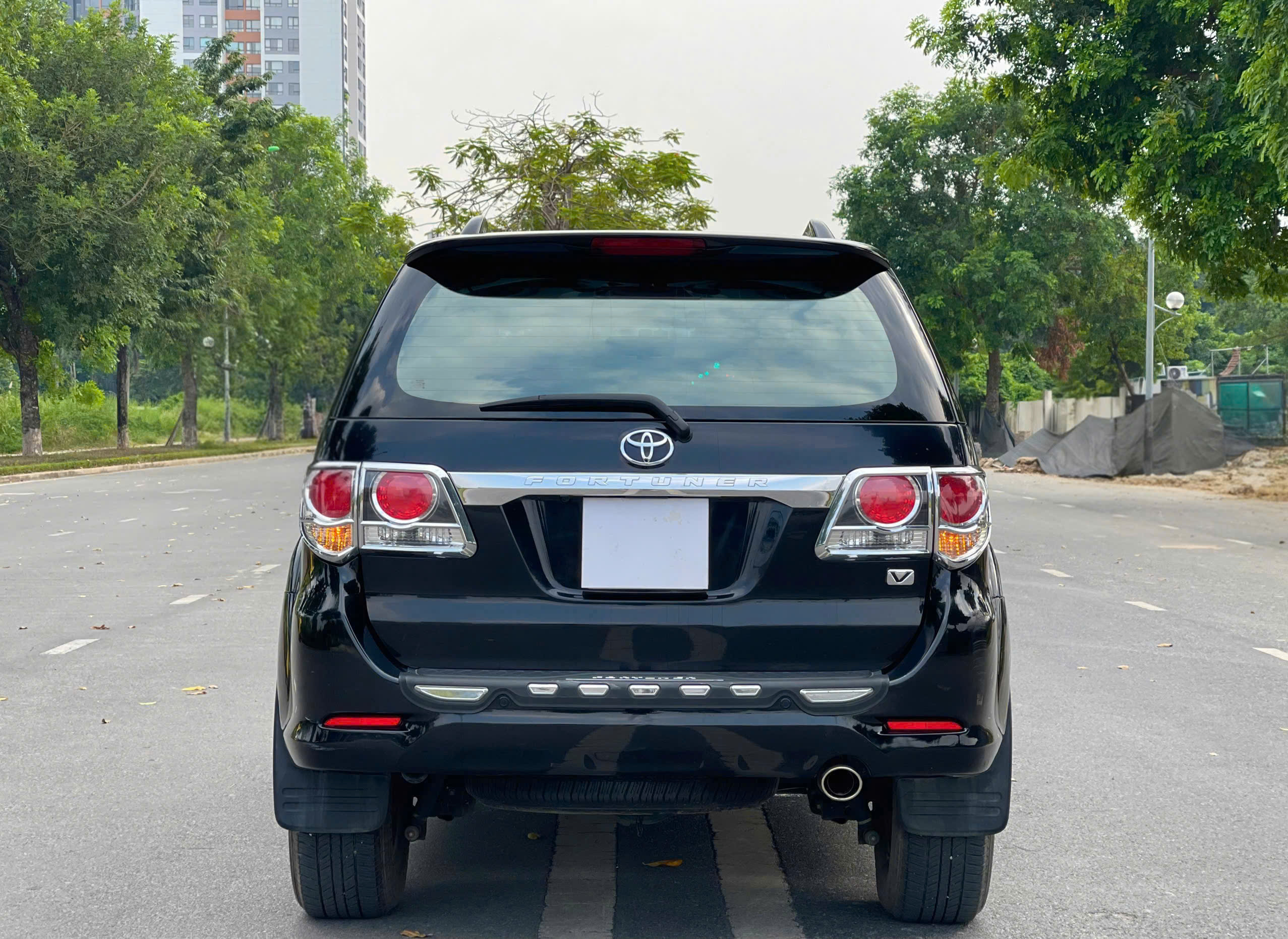 Toyota Fortuner 2.7V 4x4 AT 2014 bạc