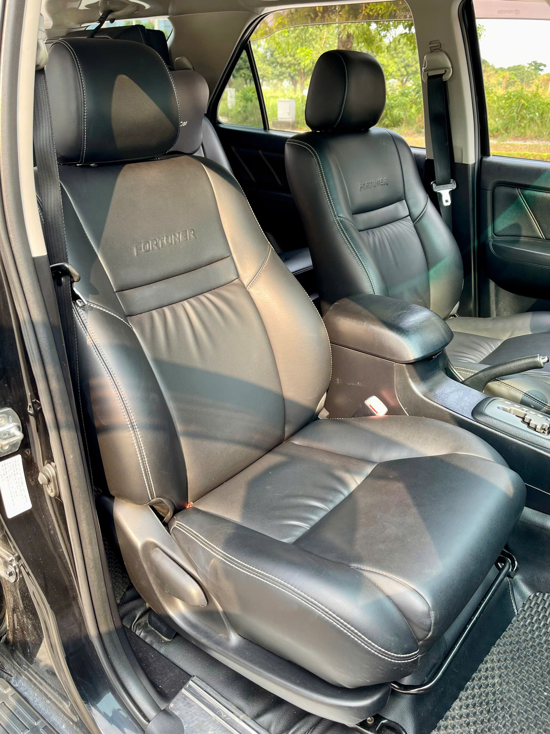 Toyota Fortuner 2.7V 4x4 AT 2014 bạc