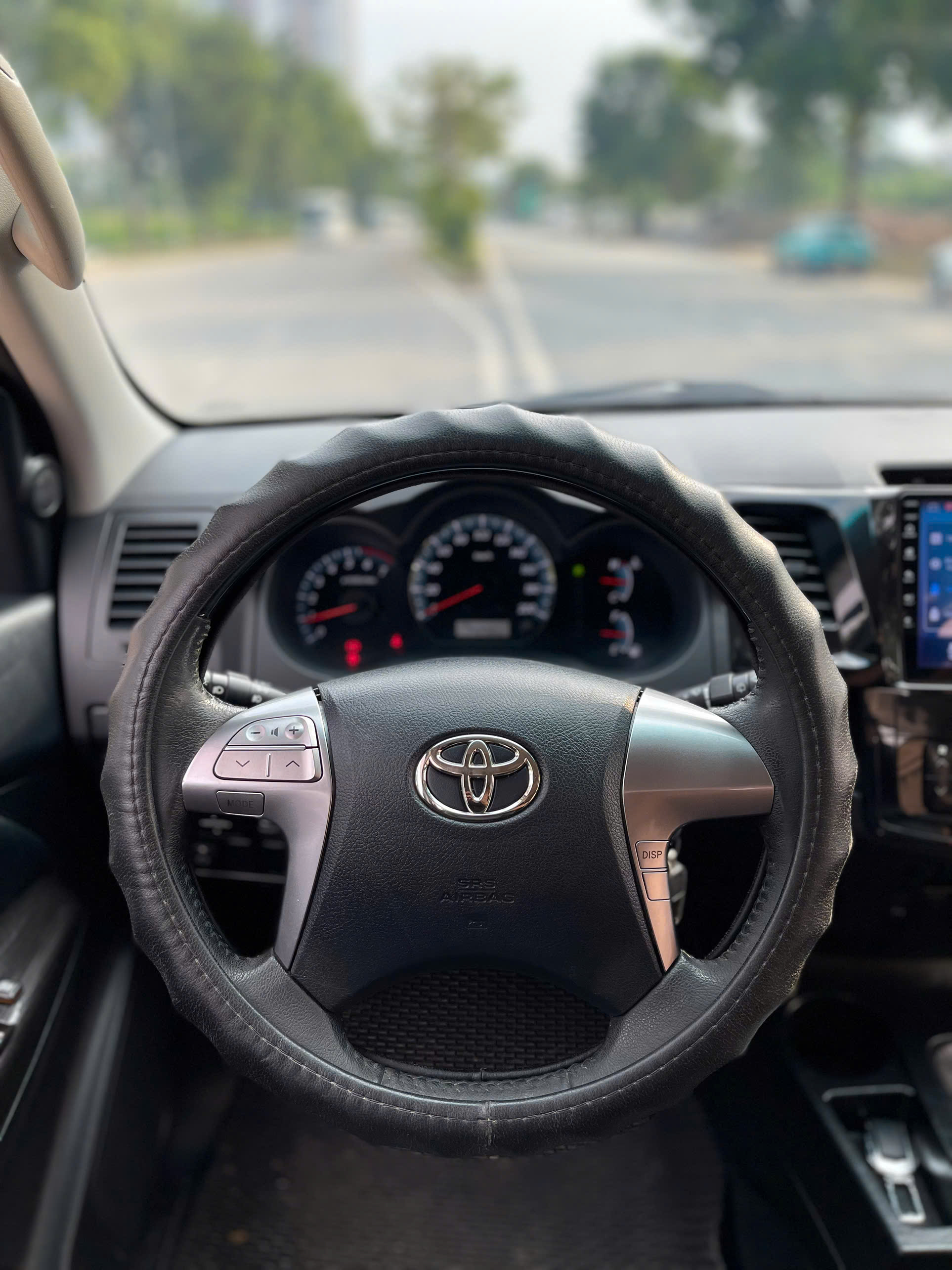 Toyota Fortuner 2.7V 4x4 AT 2014 bạc