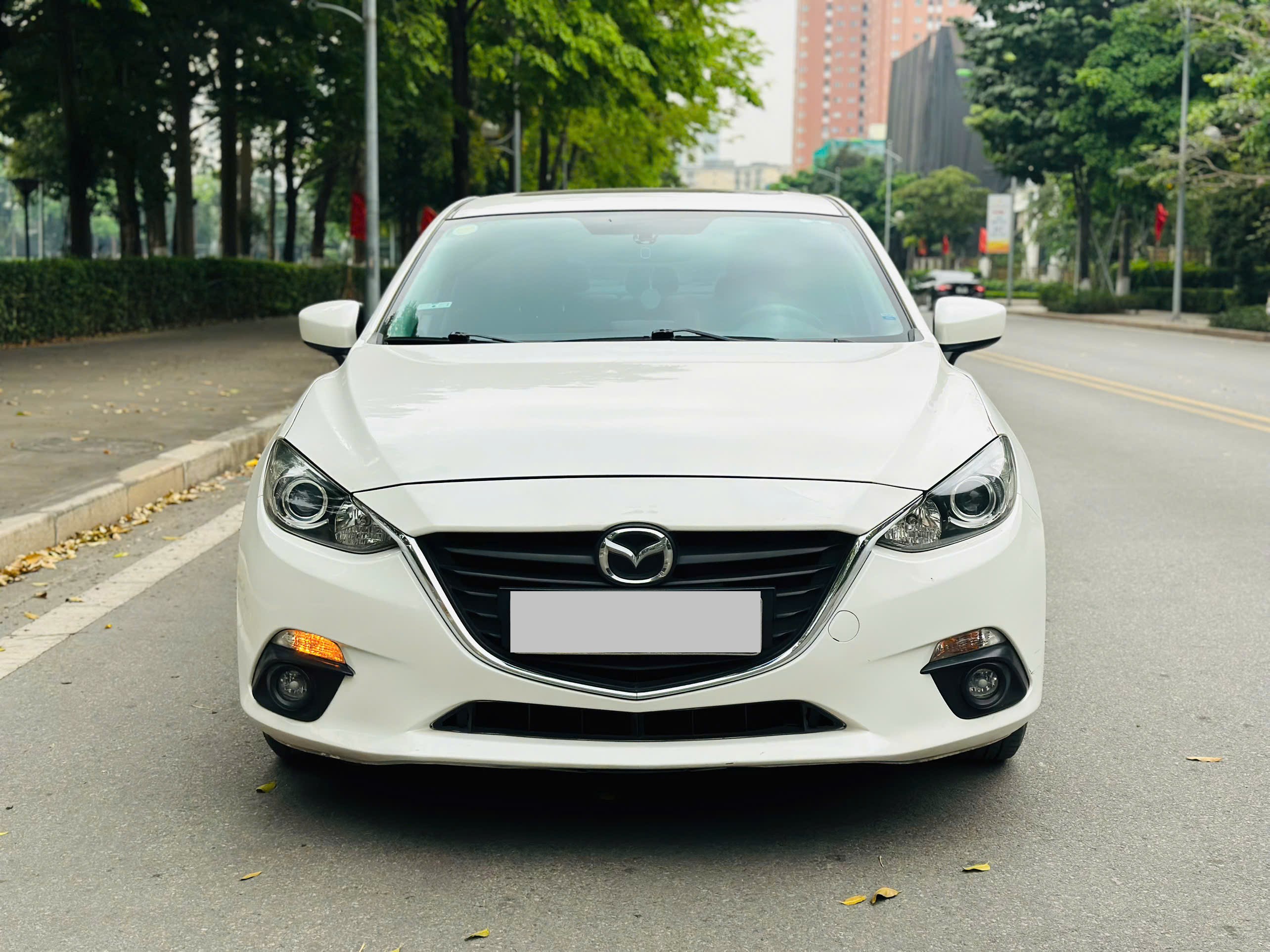 Mazda 3 1.5AT 2016 màu trắng