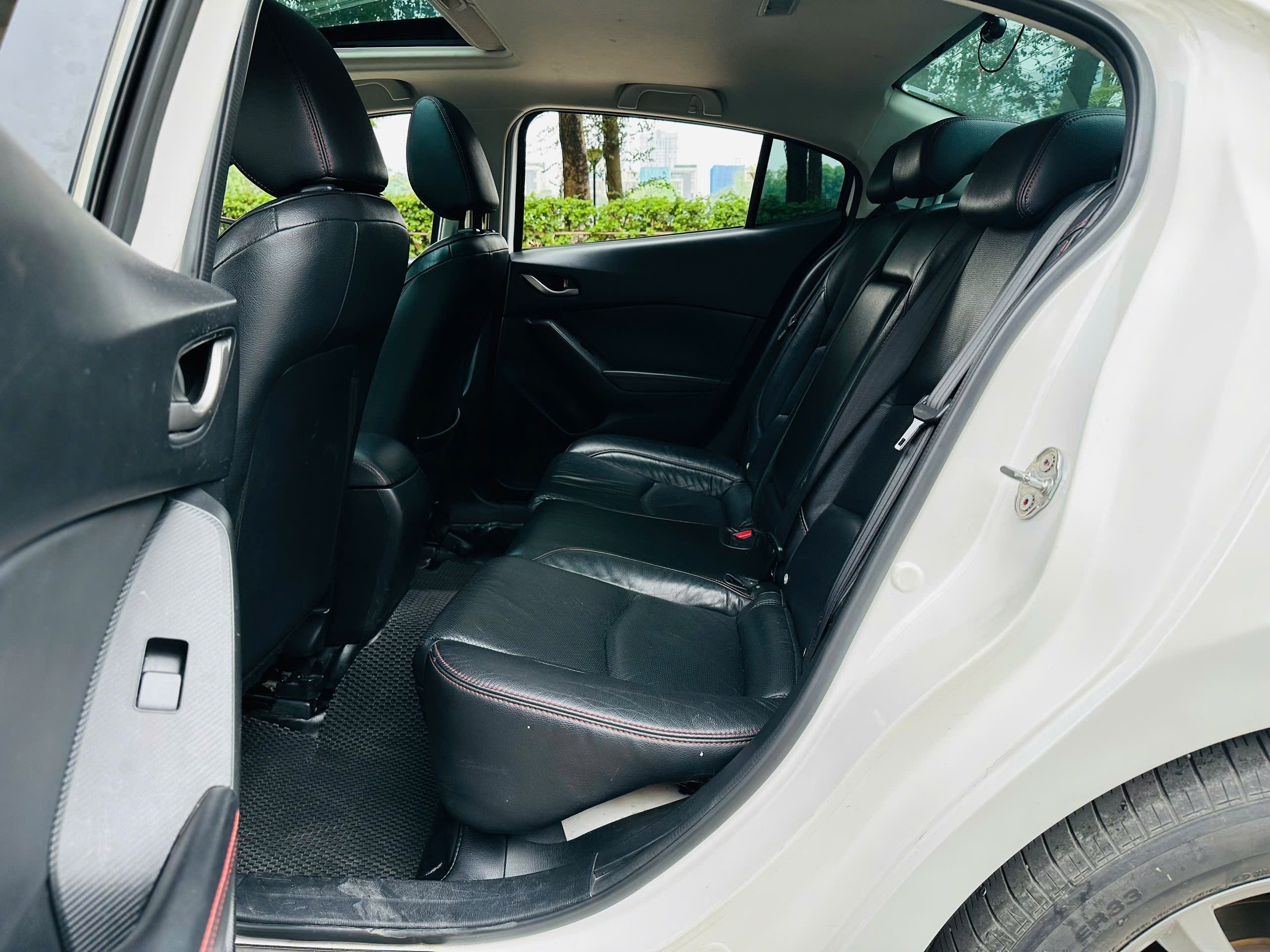 Mazda 3 1.5AT 2016 màu trắng