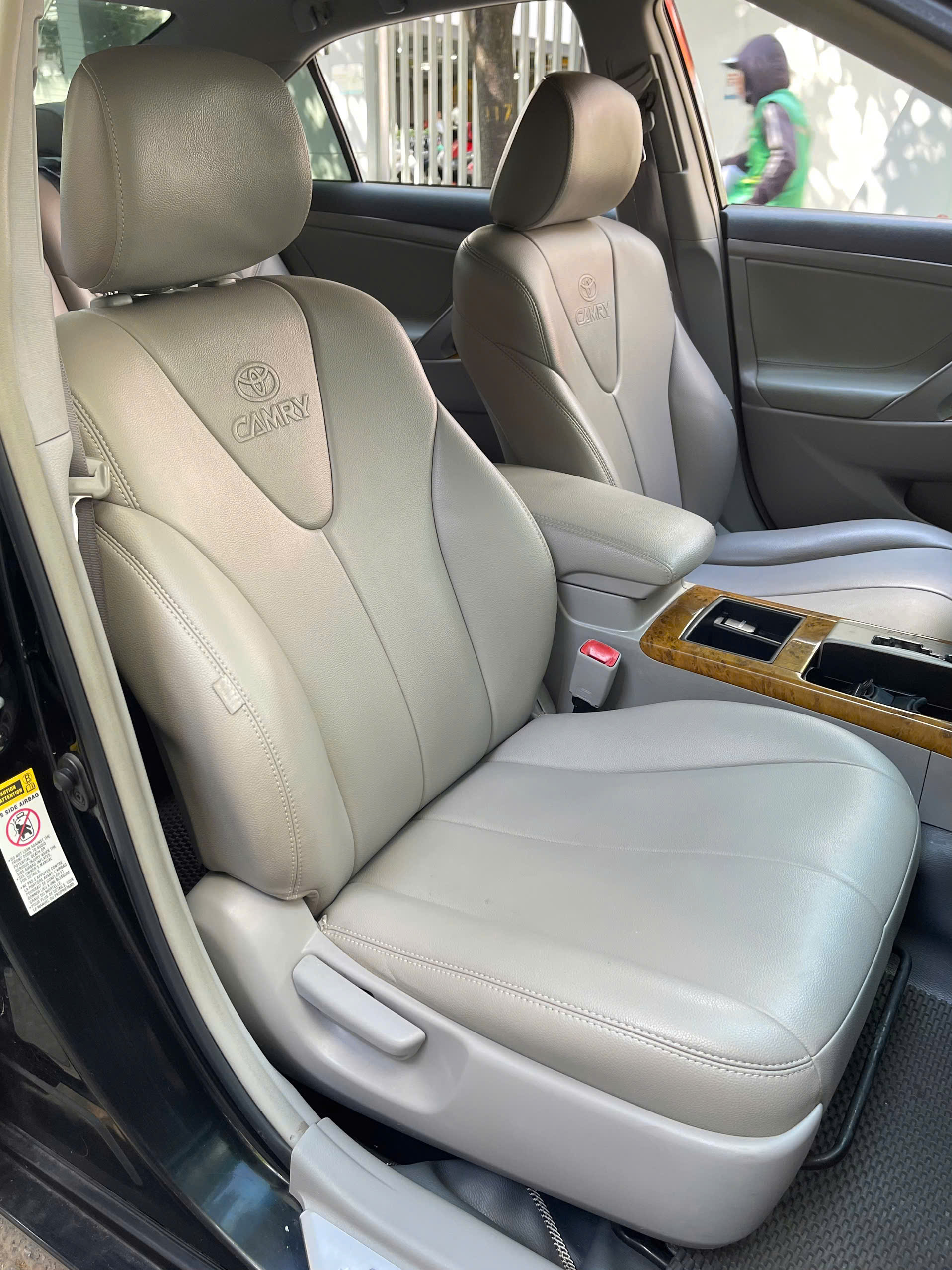 Toyota Camry LE 2.4 2018 màu đen